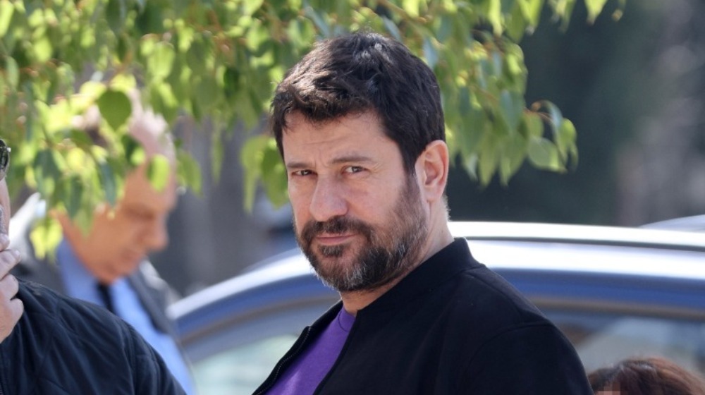 Αλέξης Γεωργούλης: Σε ρόλο λουκουματζή στο κέντρο της Αθήνας - Έκπληκτοι οι περαστικοί [βίντεο]